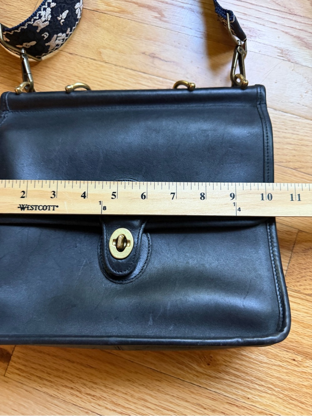 VINTAGE  Coach Black Leather Willis Crossbody Bag - Picture 5 of 10